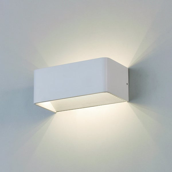 Icon sein&auml;valaisin valkoinen LED 10.5W 1100 lm CRI90 LED 2700K/3000K/4000K liukukytkin